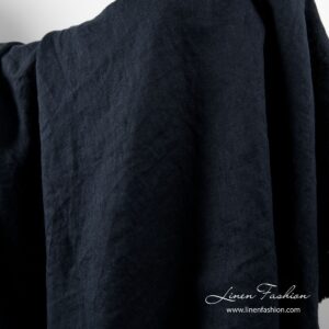 Vasket linstoff i marineblå farge