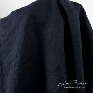 Vasket linstoff i marineblå farge