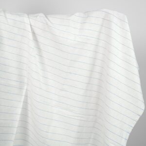 Vasket lin-bomullsstoff hvitt med himmelblå striper 8 Washed linen cotton fabric white with sky blue stripes