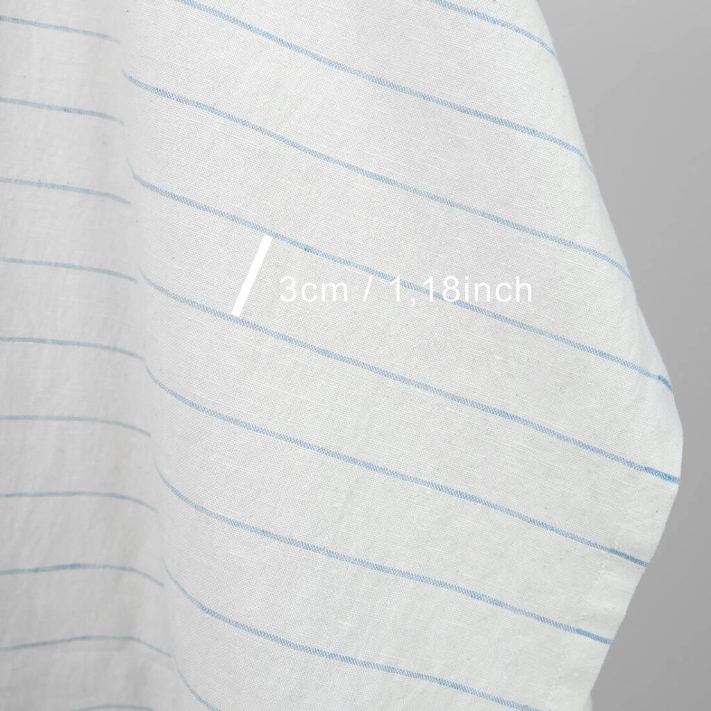 Vasket lin-bomullsstoff hvitt med himmelblå striper 3 Washed linen cotton fabric white with sky blue stripes with measurements
