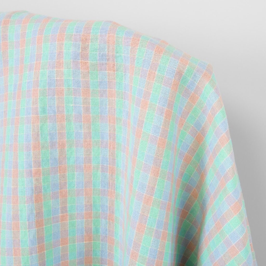 Lin-bomullsstoff med lyse pastellruter, vasket 2 Lin-bomullsstoff med lyse pastellruter, vasket - Bilde 2