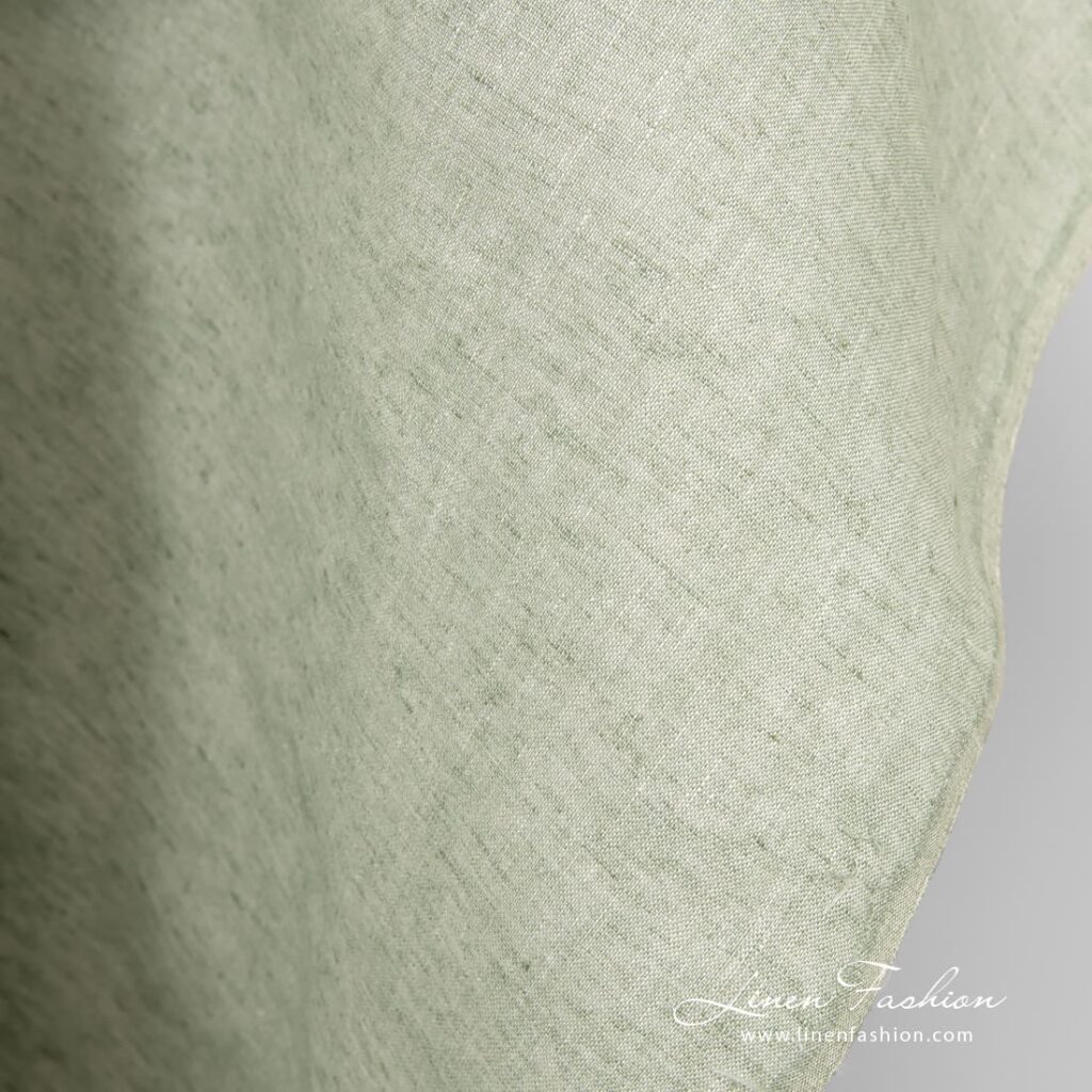 Grønnaktig bredt linstoff 3 Greenish linen wide fabric in plain weave pattern