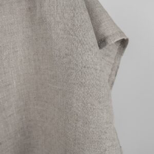 Naturlig linstoff i et åpent mønster 12 Natural linen fabric in an openwork pattern edge