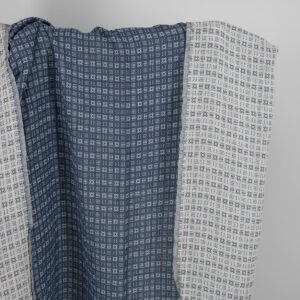 Vasket lin-bomullsstoff off-white og blått mønster 5 Washed linen cotton fabric off-white and blue pattern