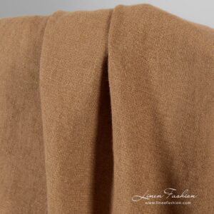 Lysebrunt linstoff med gyllen lurex vasket 12 Light brown linen fabric with golden lurex, washed