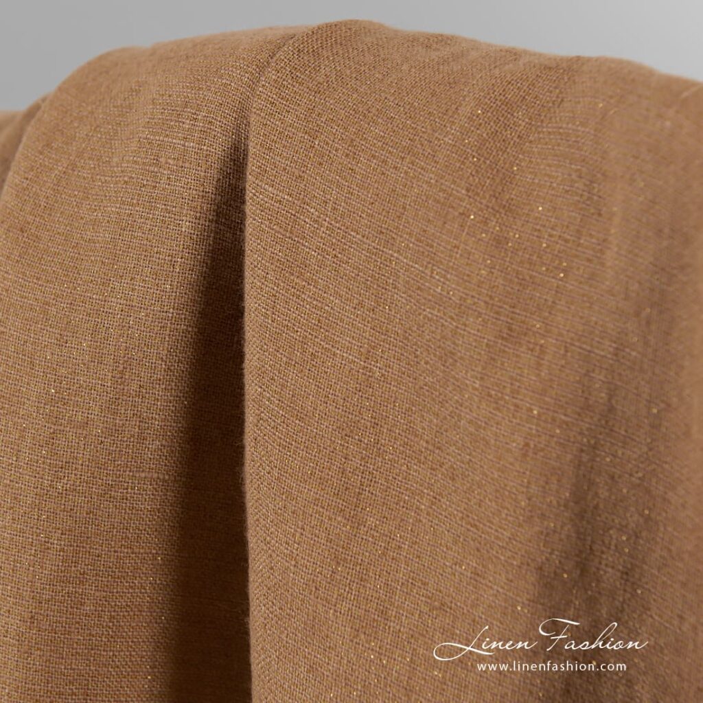 Lysebrunt linstoff med gyllen lurex vasket 4 100% linen light brown fabric with golden lurex