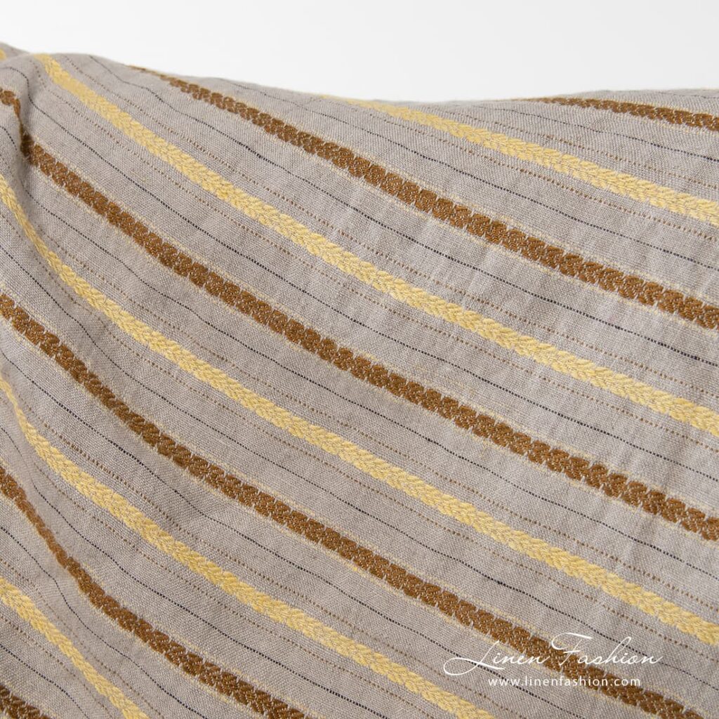 Linstoff i naturlig linfarge vasket 3 100% linen fabric in flax colour.