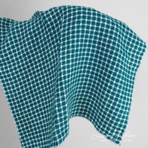 Vasket linstoff i turkis hundetannsmønster 9 Linen fabric in houndstooth pattern