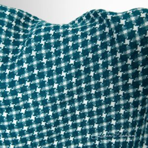 Vasket linstoff i turkis hundetannsmønster 11 Linen fabric in turquoise and off-white color