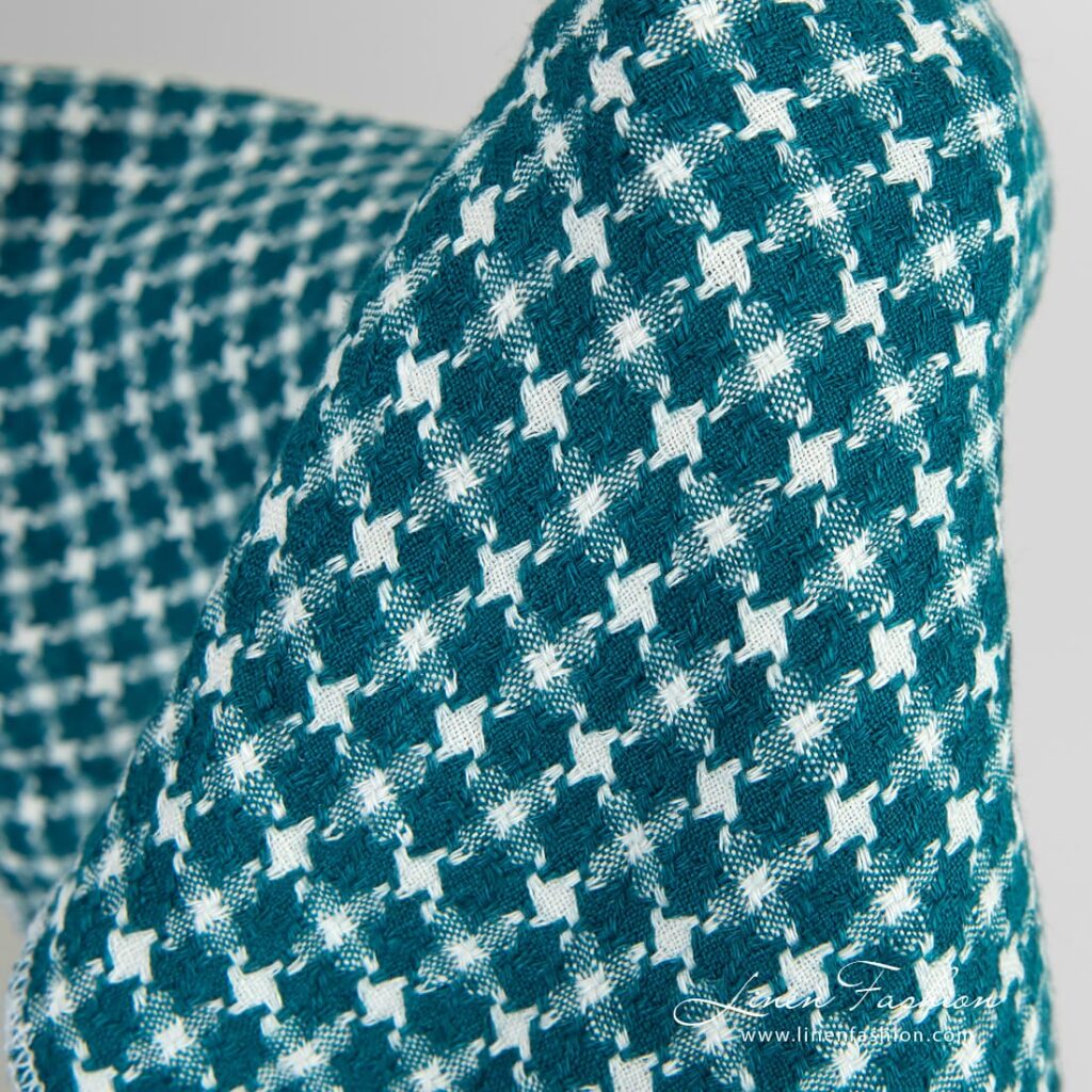 Vasket linstoff i turkis hundetannsmønster 4 Linen fabric in houndstooth