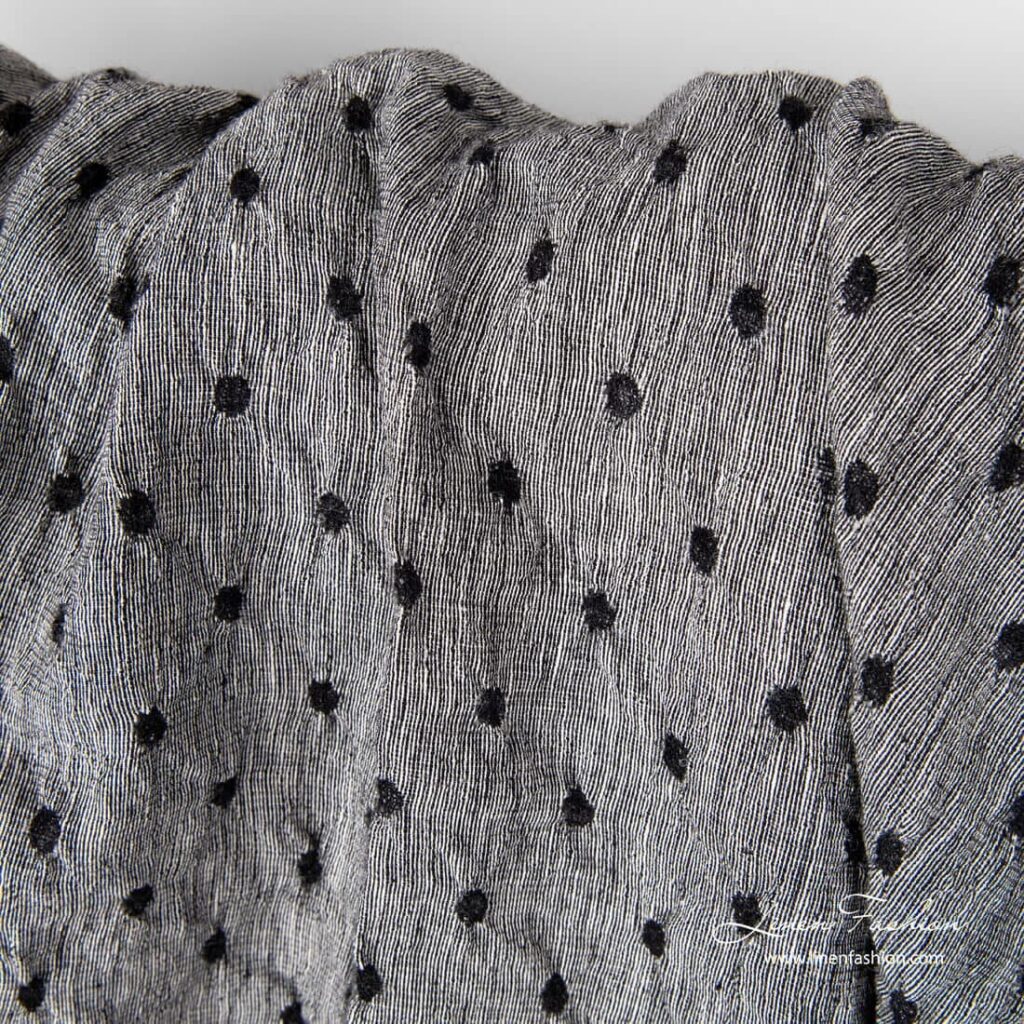 Svart/hvitt lin-ullstoff med prikker vasket 2 Washed black white linen wool fabric.