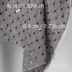 Svart/hvitt lin-ullstoff med prikker vasket 6 Washed black white fabric with dots.