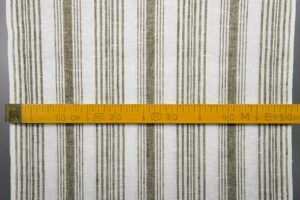 Hvitt stripet linhåndkle-stoff