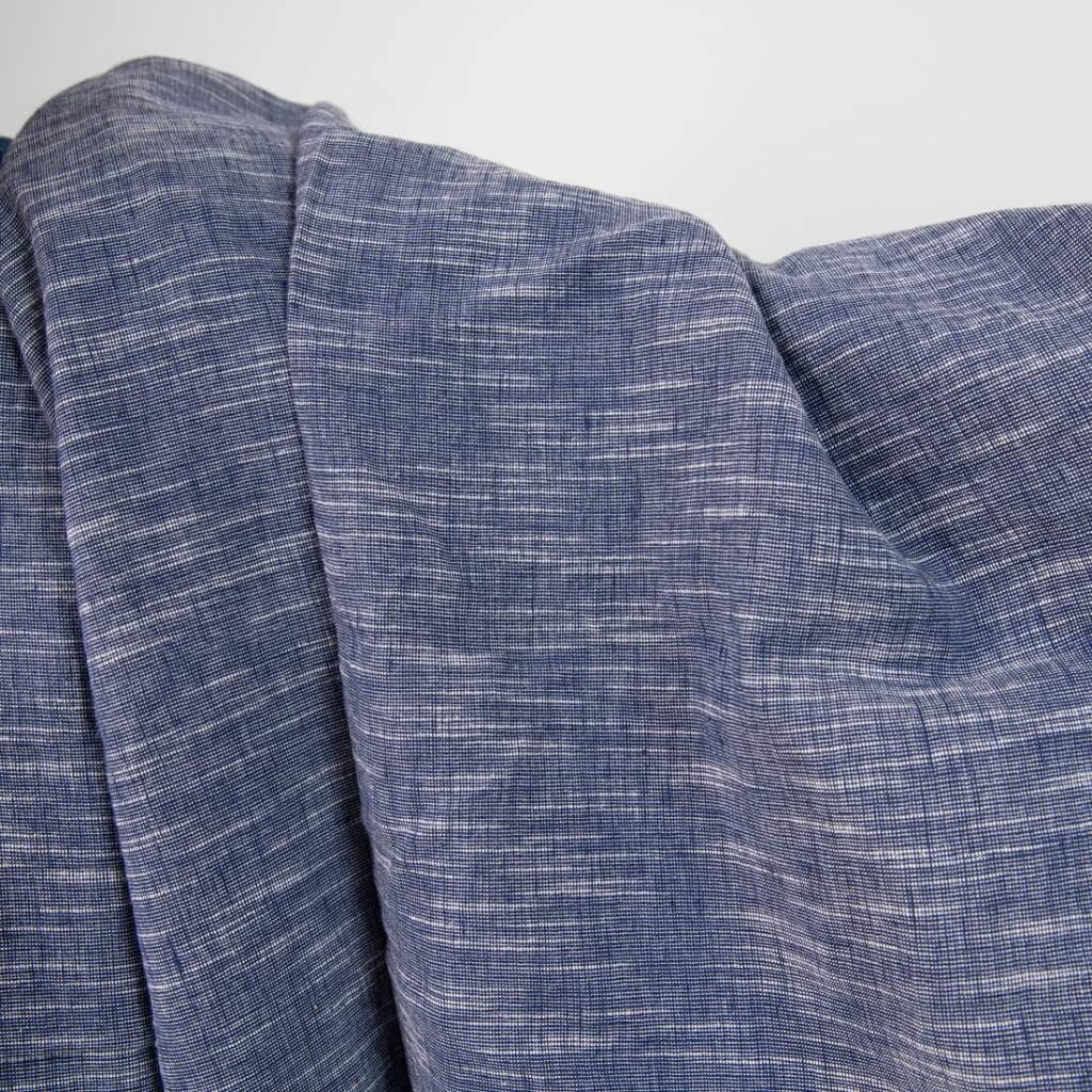 Mørkeblått stripete stoff i linblanding vasket 3 linen cotton washed blue fabric, white stripes irregular