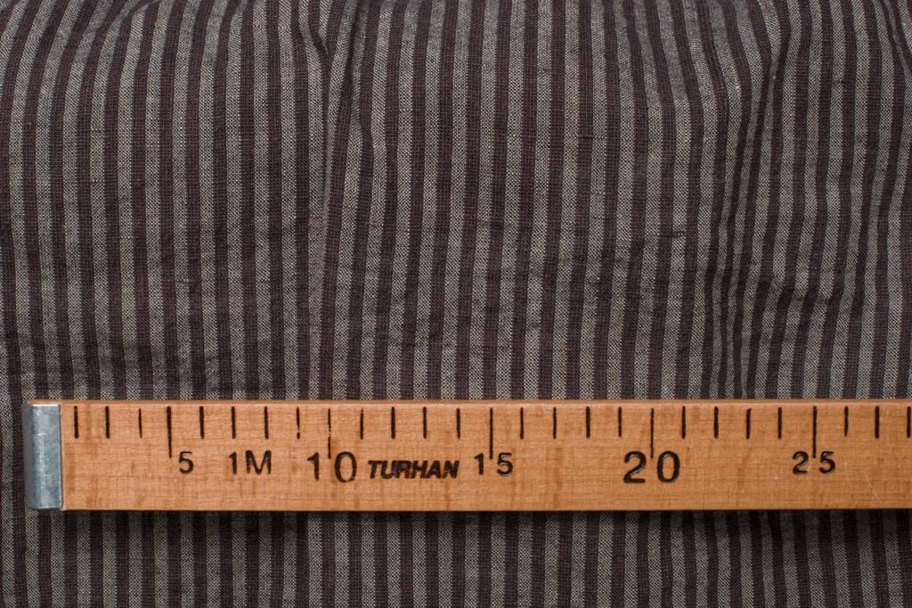 Brunstripet stoff i lin- og ullblanding, vasket 2 Brunstripet stoff i lin- og ullblanding, vasket - Bilde 2