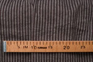 Brunstripet stoff i lin- og ullblanding, vasket 6 Brunstripet stoff i lin- og ullblanding, vasket