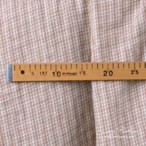 Lin-ullstoff med brune ruter vasket