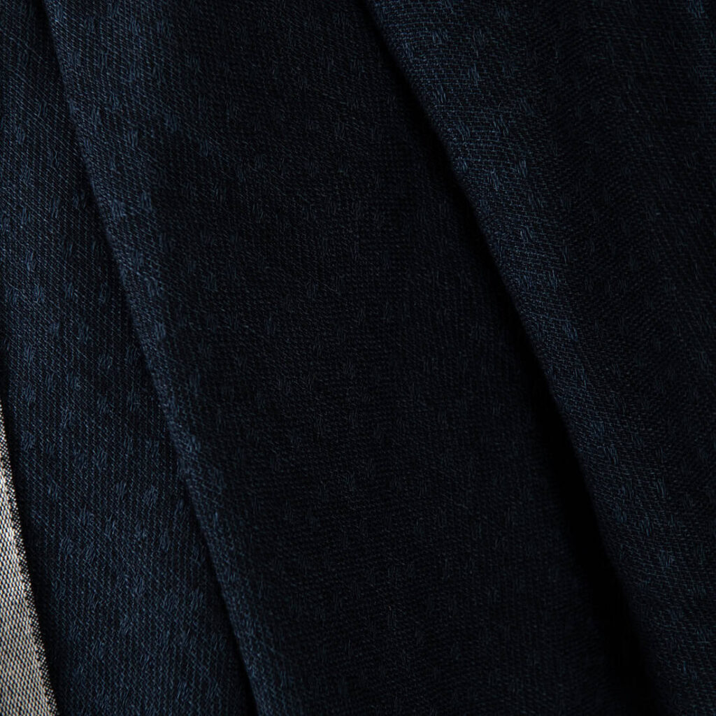 Lin ull stoff svart med mørkeblå prikker vasket 3 Washed linen wool fabric black with dark blue dots, jacquard