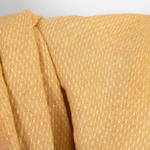 Linstoff lysgult og leirefarget prikkete, vasket