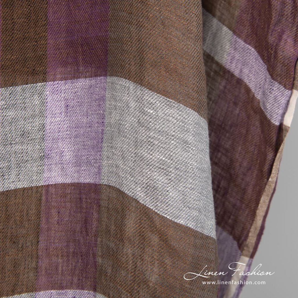 Linstoff i fiolette og brune striper vasket 3 Linen fabric in wide stripes woven from violet, grey, black, yellow and brown yarns