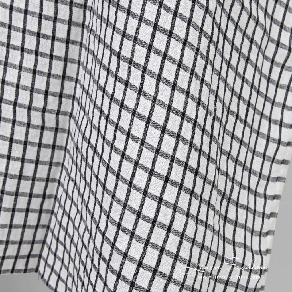 Linstoff i svarte og hvite ruter vasket 3 Linen fabric in checks, washed