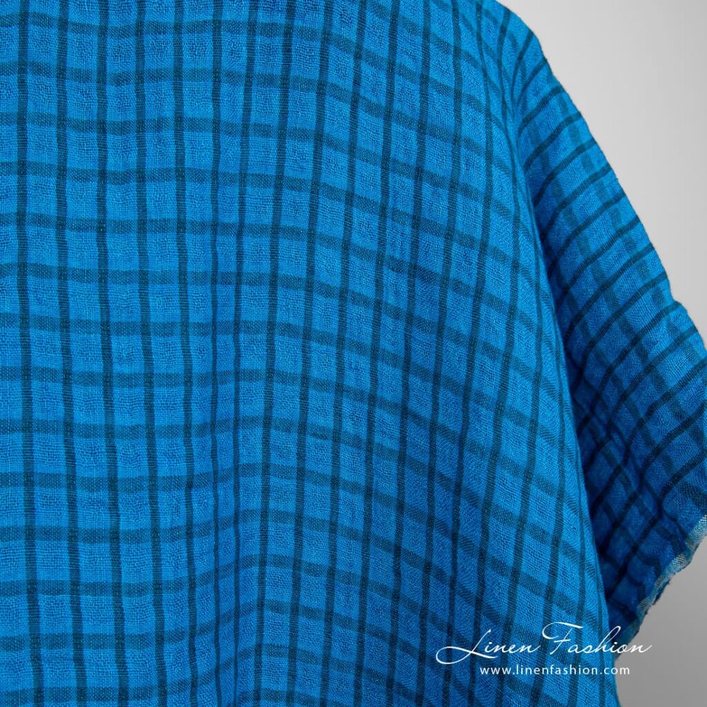 Linstoff i klare blå ruter vasket 2 Linen fabric in bright blue checks, specially washed