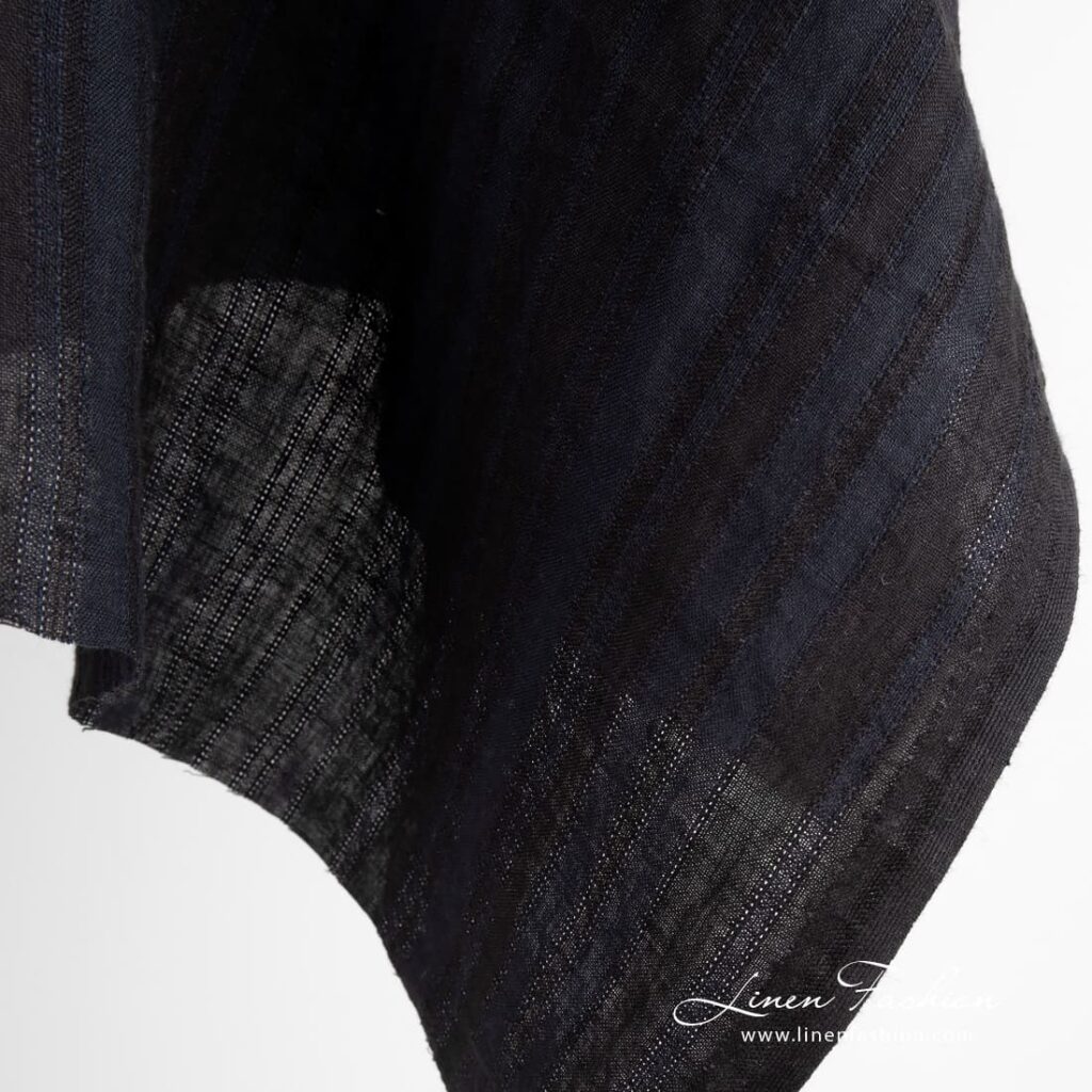 Linstoff i svarte og mørkeblå striper vasket 4 Linen fabric in dense stripes