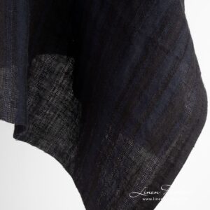 Linstoff i svarte og mørkeblå striper vasket 14 Linen fabric in dense stripes