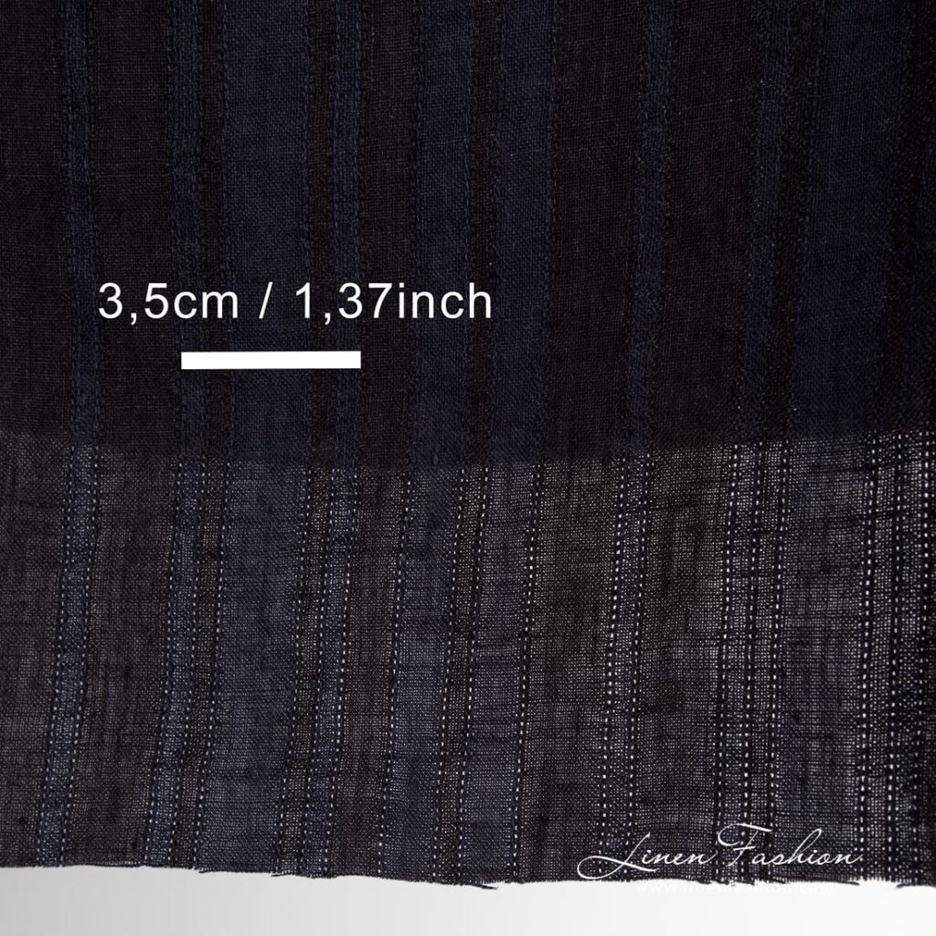 Linstoff i svarte og mørkeblå striper vasket 5 Linen fabric in black and dark blue stripes, washed