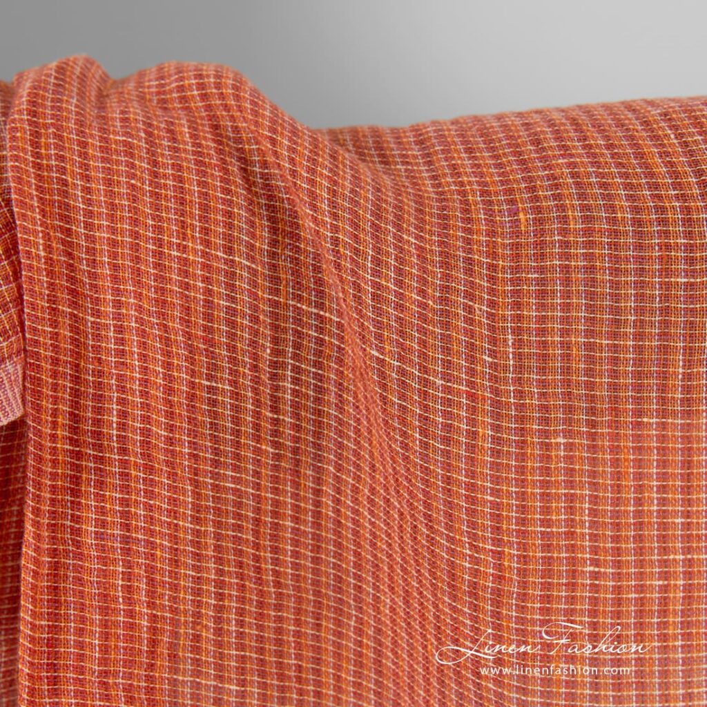 Gjennomsiktig linstoff i oransje melange vasket 2 Transparent linen fabric in orange melange, specially washed