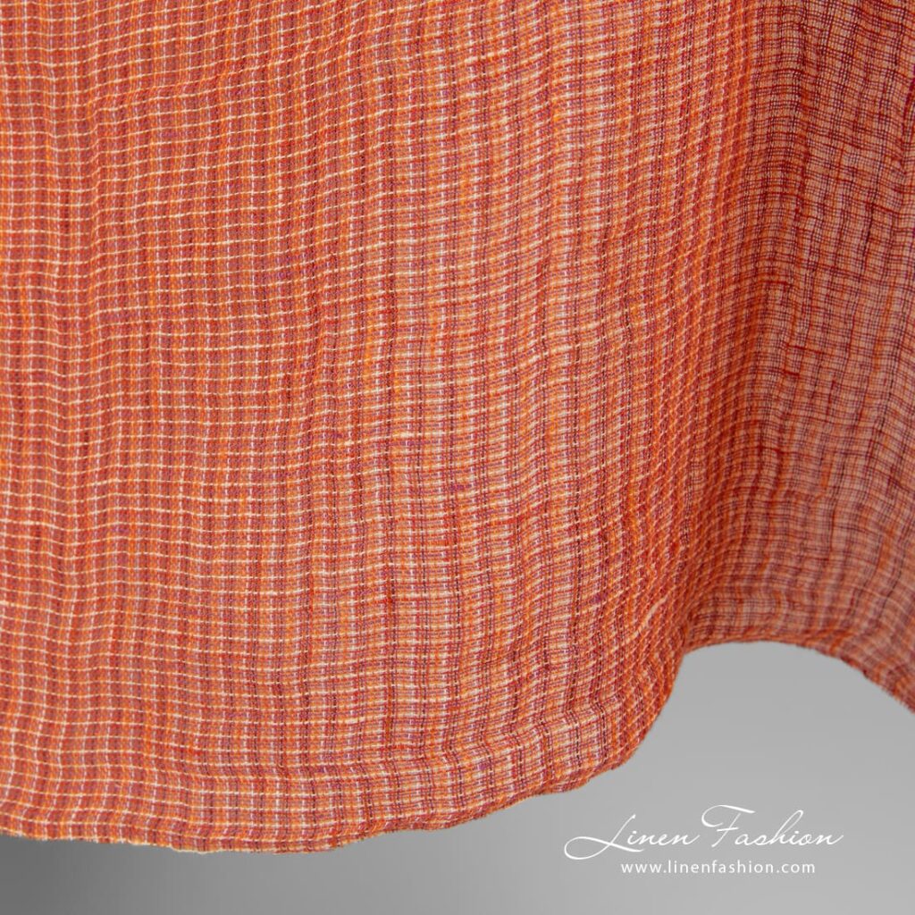 Gjennomsiktig linstoff i oransje melange vasket 3 Linen fabric in melange, woven from orange, red and yellowish yarns