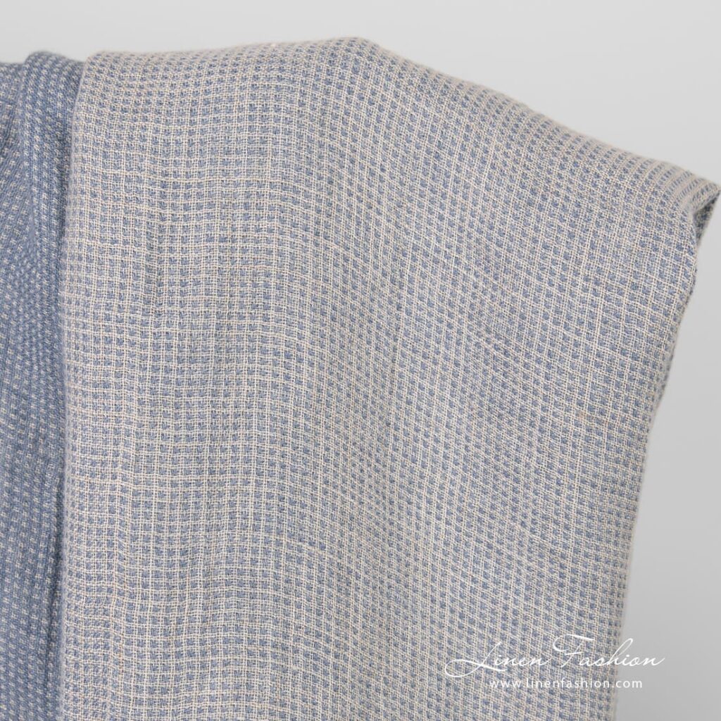 Vasket blågrått rutete linstoff 2 Bluish linen fabric, washed
