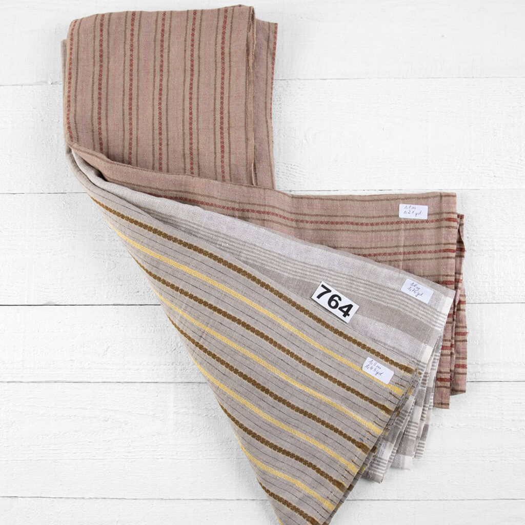 Linstoffstykker, sett nr. 764 1 Linen Fabric Cuts, Set No. 764