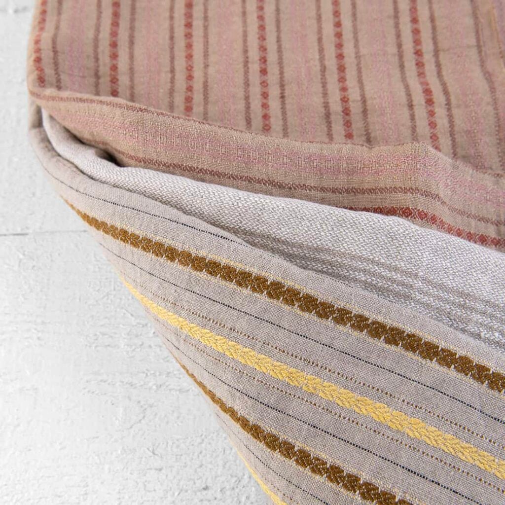 Linstoffstykker, sett nr. 764 2 Linen Fabric Cuts, Set No. 764