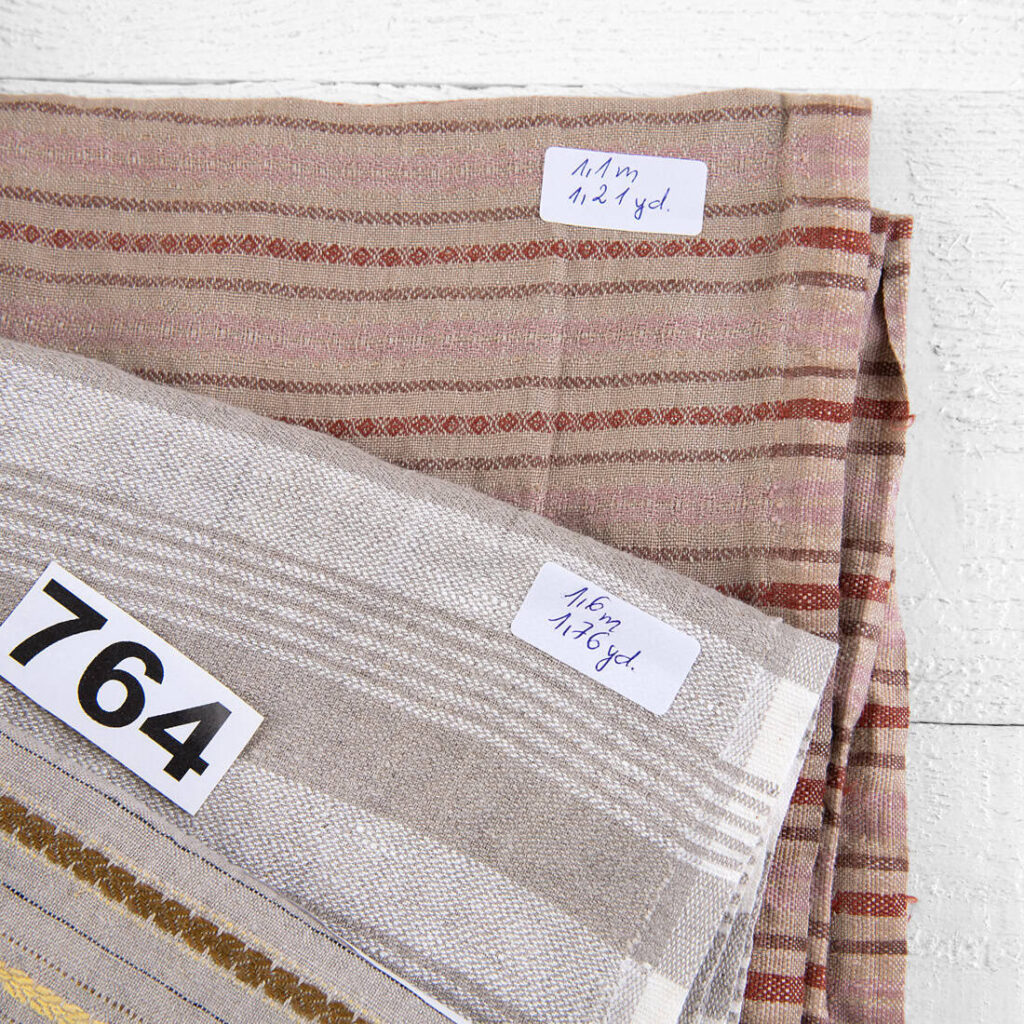 Linstoffstykker, sett nr. 764 4 Linen Fabric Cuts, Set No. 764