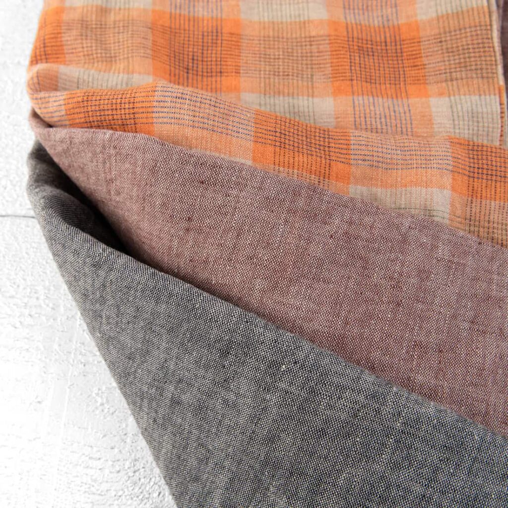 Linstoffstykker, sett nr. 769 2 Linen Fabric Cuts, Set No. 769