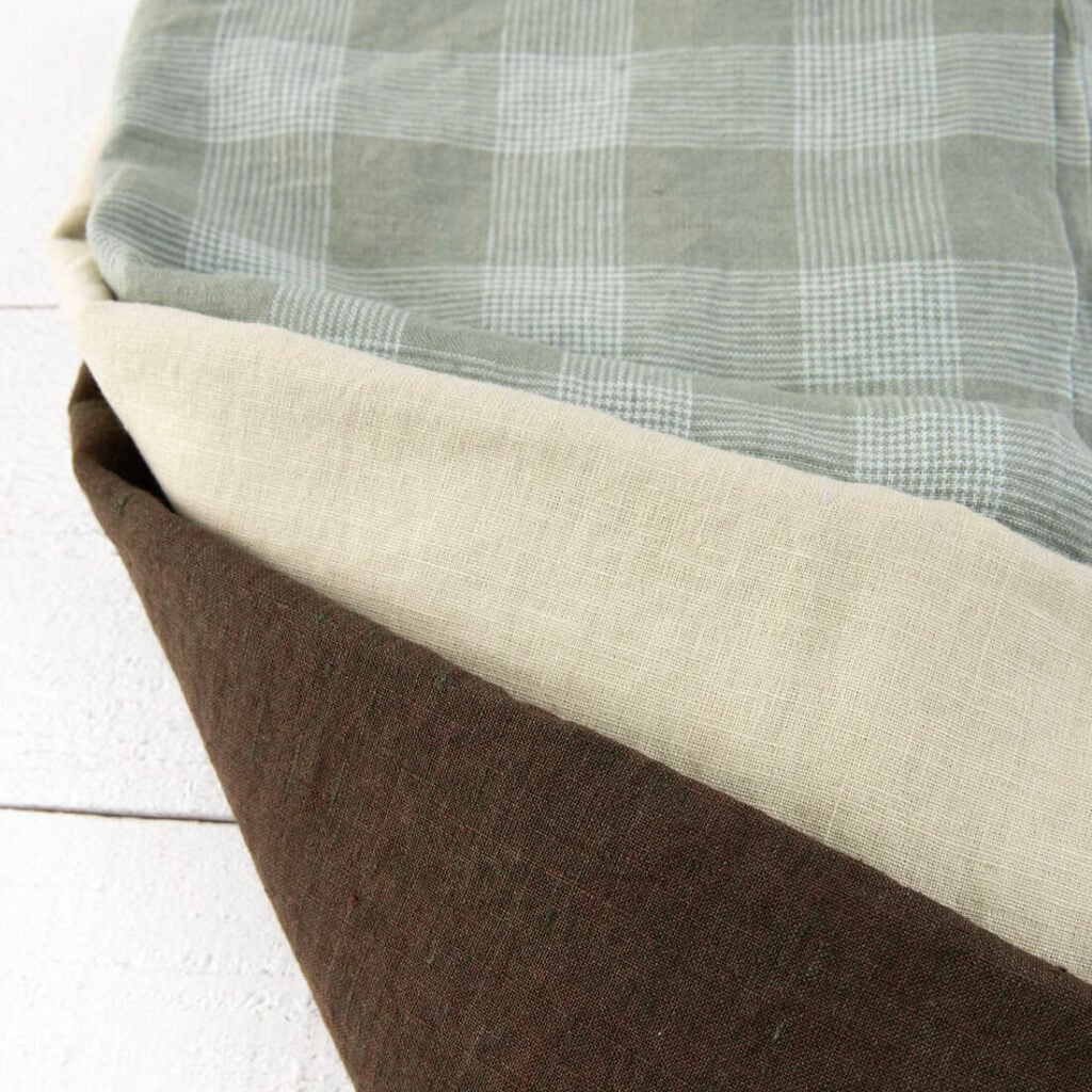 Linstoffstykker, sett nr. 770 2 Linen Fabric Cuts, Set No. 770