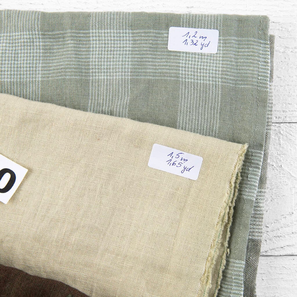 Linstoffstykker, sett nr. 770 4 Linen Fabric Cuts, Set No. 770