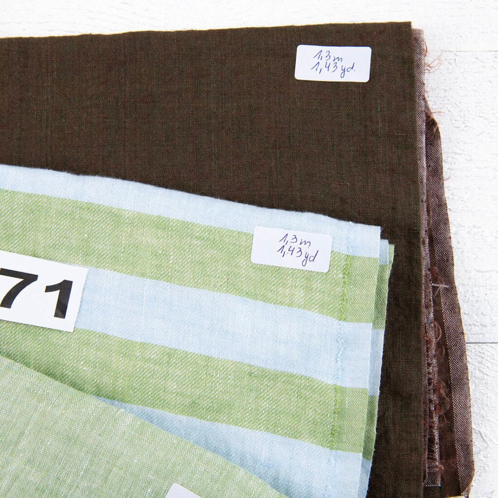 Linstoffstykker, sett nr. 771 4 Linen Fabric Cuts, Set No. 771