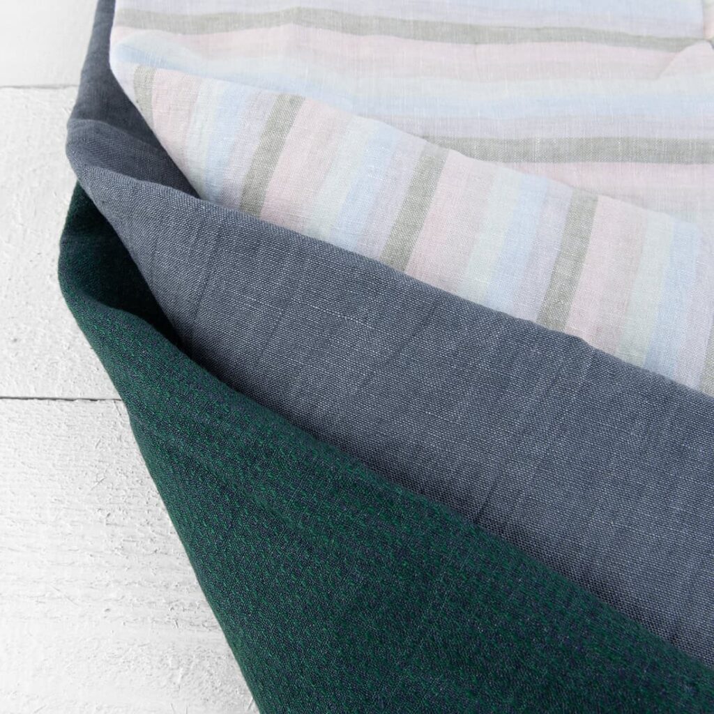 Linstoffstykker, sett nr. 783 2 Linen Fabric Cuts, Set No. 783