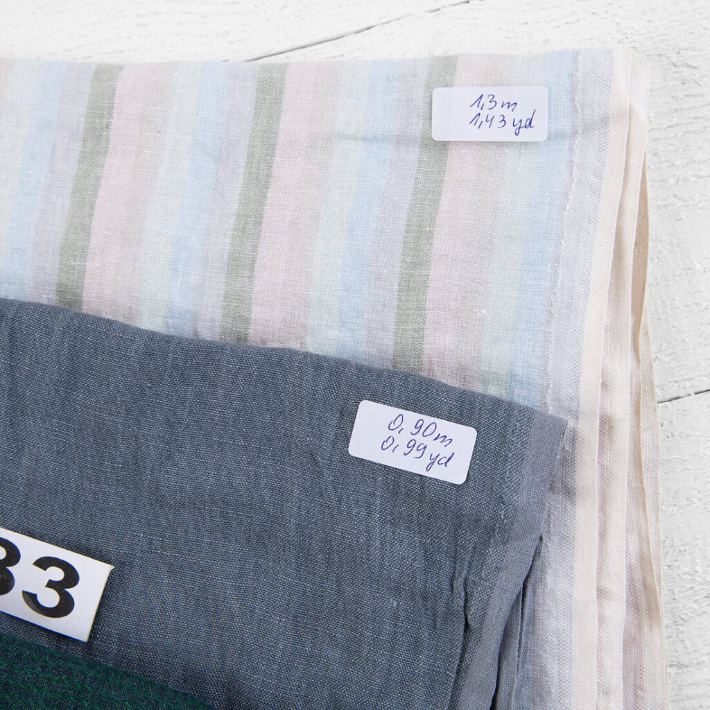 Linstoffstykker, sett nr. 783 4 Linen Fabric Cuts, Set No. 783