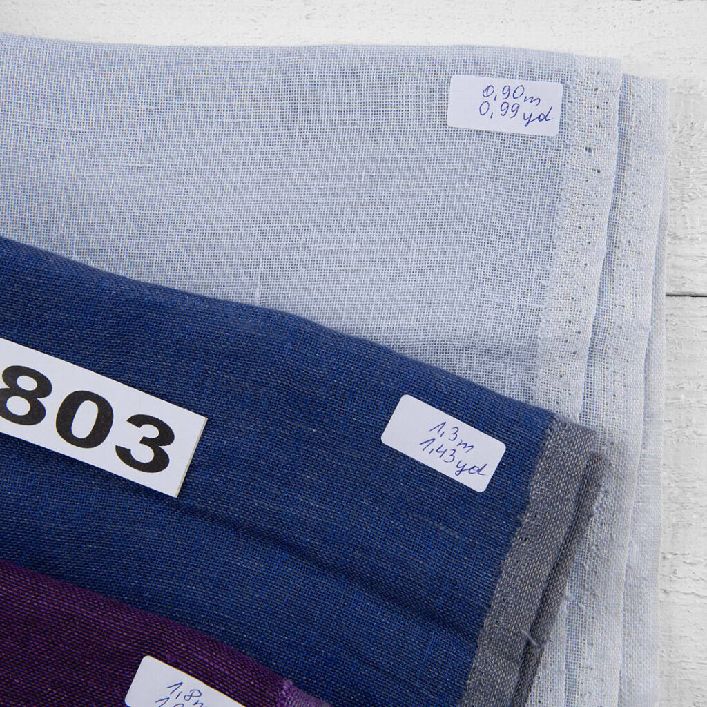 Linstoffstykker, sett nr. 803 4 Linen Fabric Cuts, Set No. 803