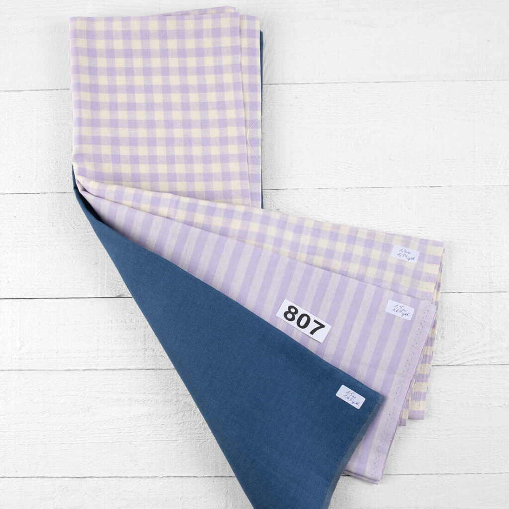 Linstoffstykker, sett nr. 807 1 Linen Fabric Cuts, Set No. 807