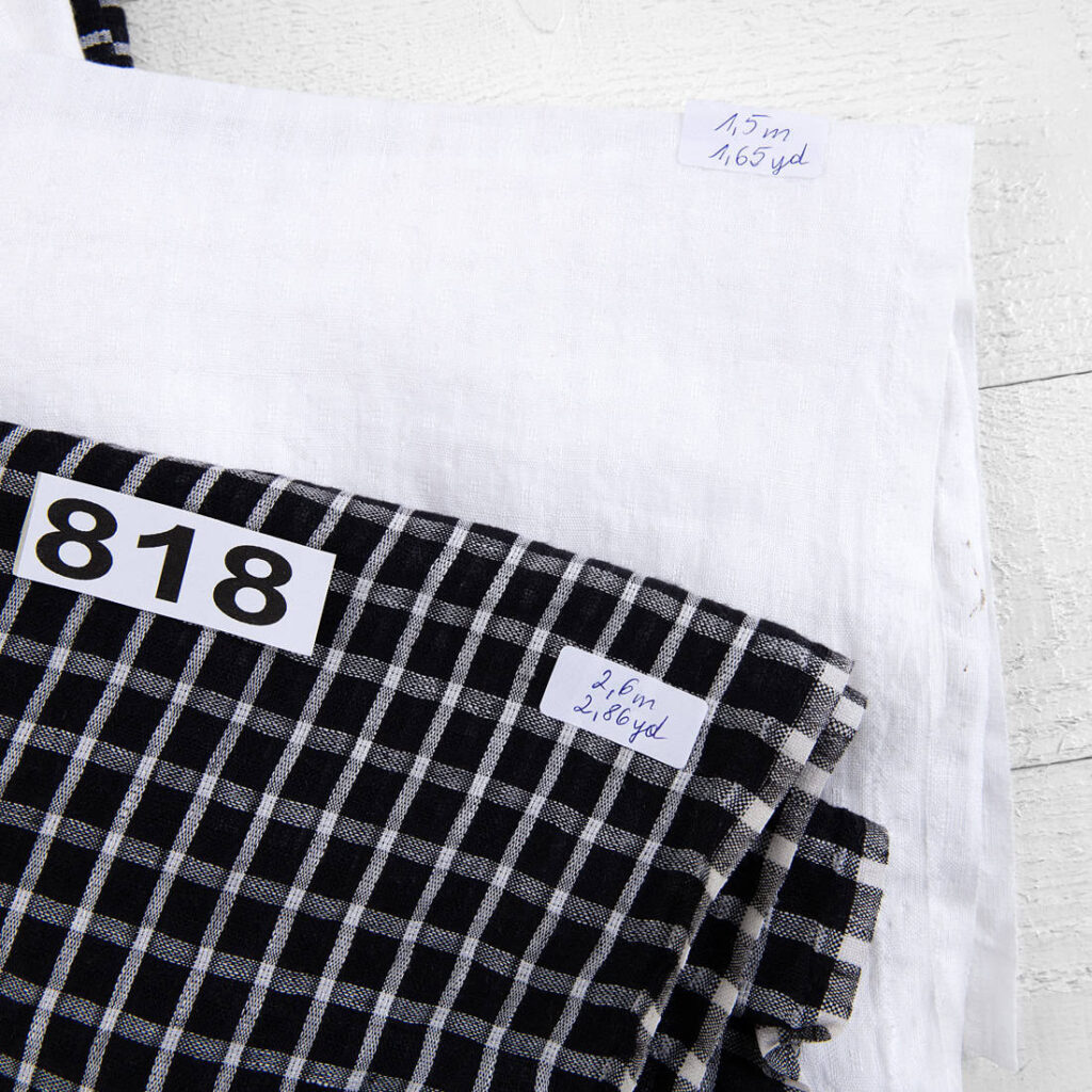 Linstoffstykker, sett nr. 818 3 Linen Fabric Cuts, Set No. 818