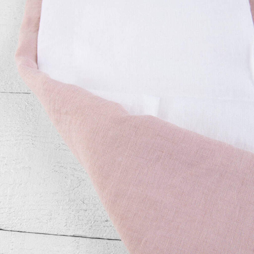 Linstoffstykker, sett nr. 821 2 Linen Fabric Cuts, Set No. 821