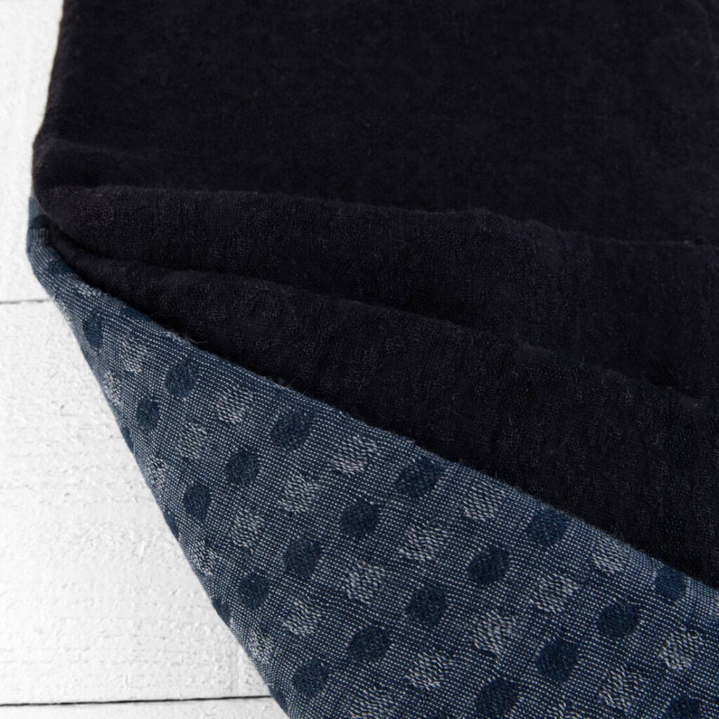 Lin-ull stoffstykker, sett nr. 829 2 Linen-Wool Fabric Cuts, Set No. 829