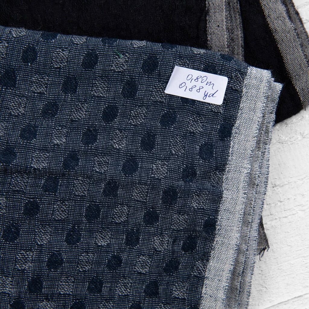 Lin-ull stoffstykker, sett nr. 829 3 Linen-Wool Fabric Cuts, Set No. 829