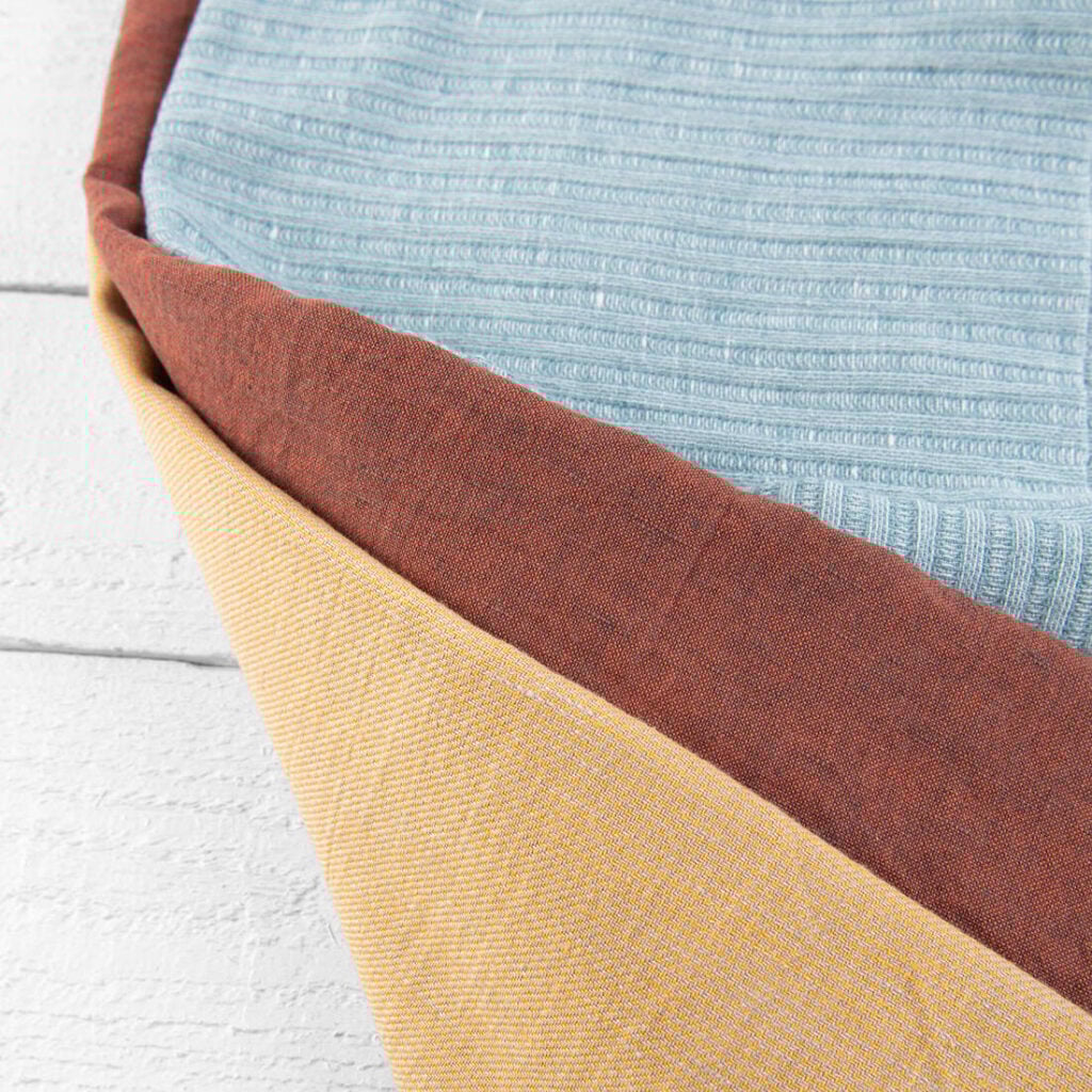 Lin-bomull stoffstykker, sett nr. 830 2 Linen-Cotton Fabric Cuts, Set No. 830