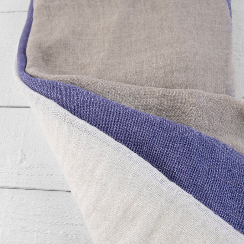 Linstoffstykker, sett nr. 833 2 Linen Fabric Cuts, Set No. 833