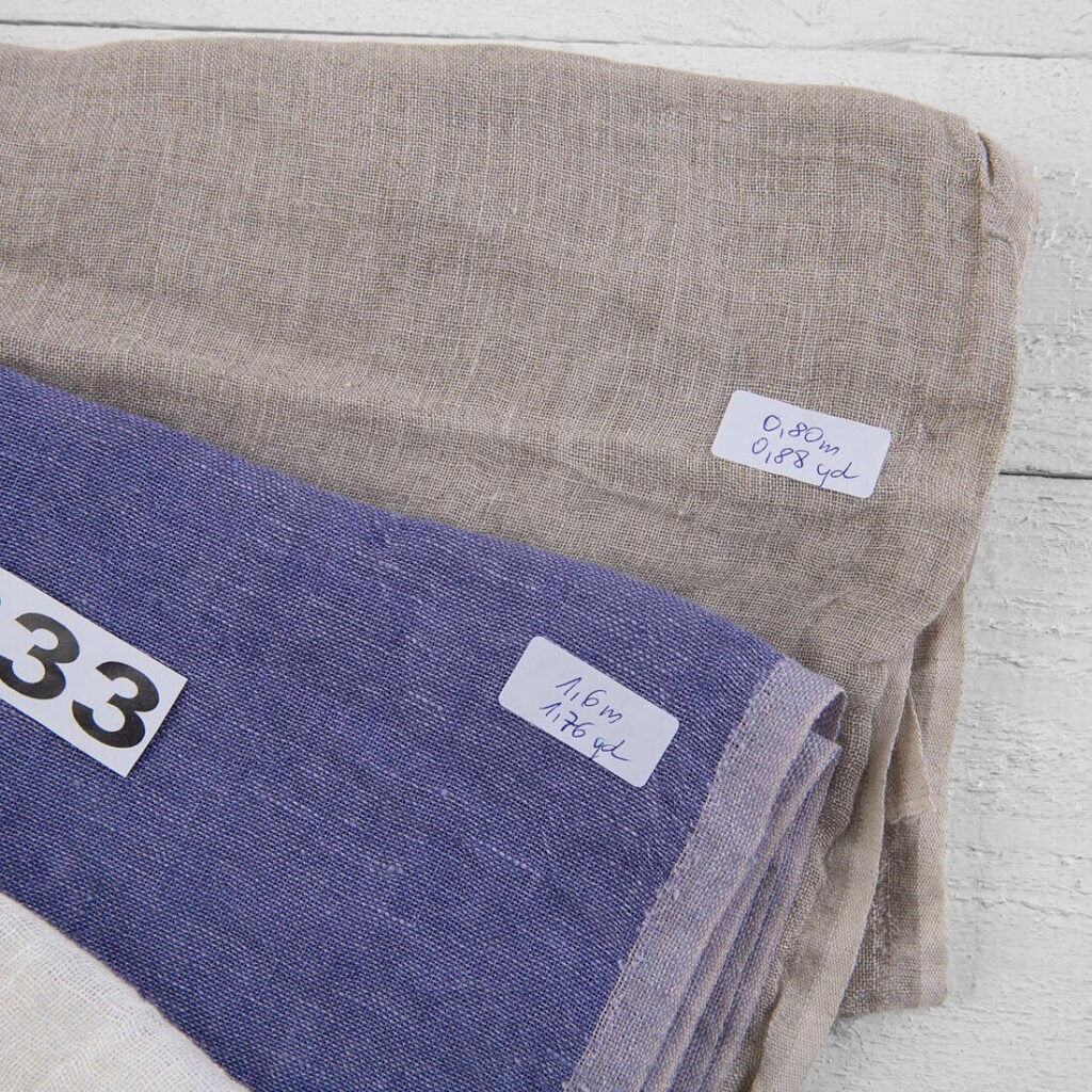 Linstoffstykker, sett nr. 833 4 Linen Fabric Cuts, Set No. 833